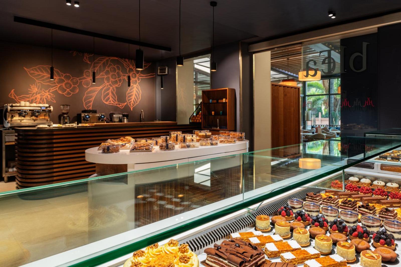 Hivernage Hotel & Spa Marrakesh Luaran gambar The interior of a Starbucks Reserve store in Milan, Italy