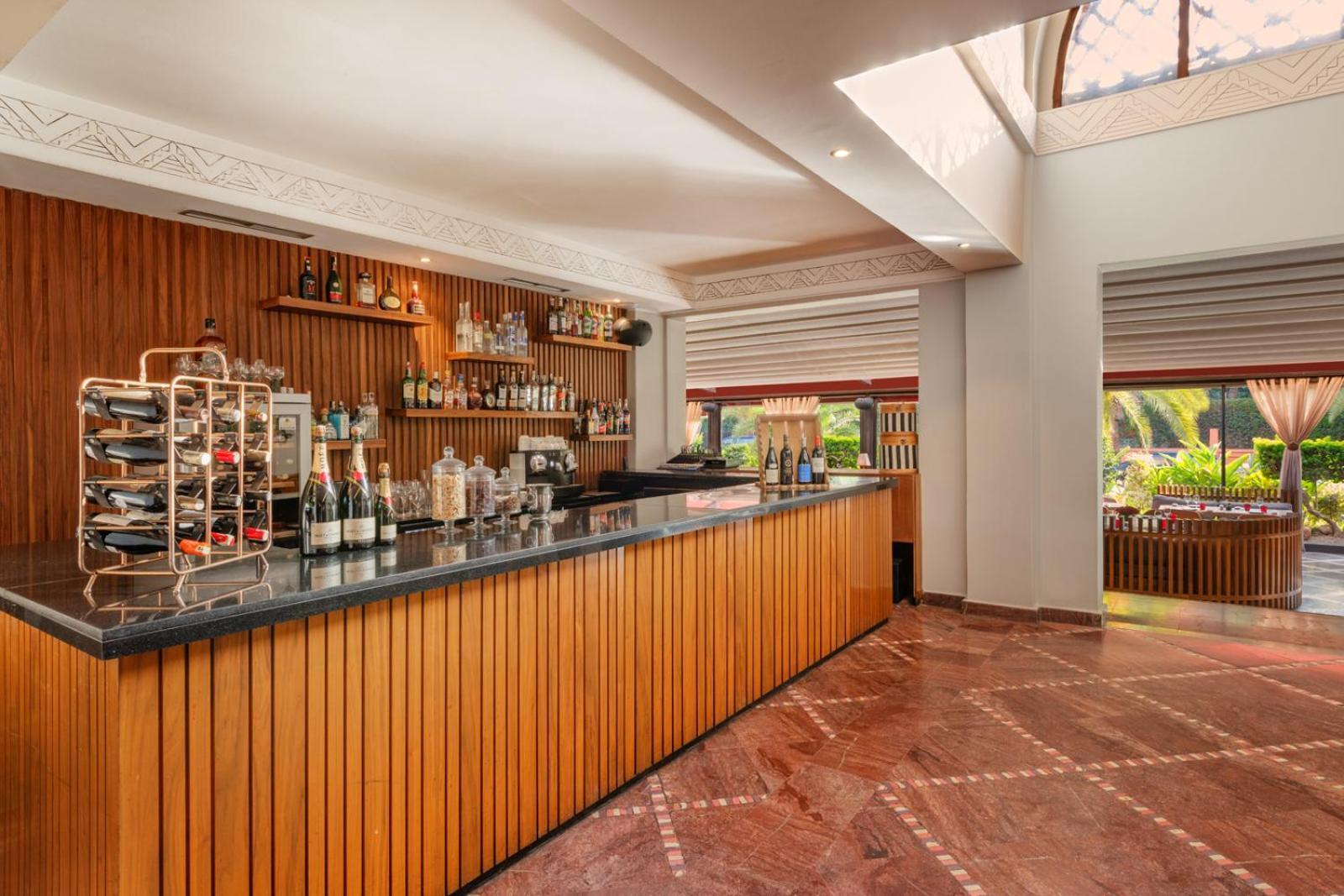 Hivernage Hotel & Spa Marrakesh Luaran gambar The bar at the lobby